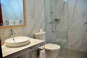 Atsuka Hill View 8BR Vila with Private Heated Pool