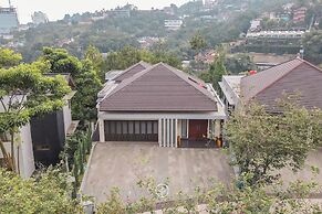 Atsuka Hill View 8BR Vila with Private Heated Pool