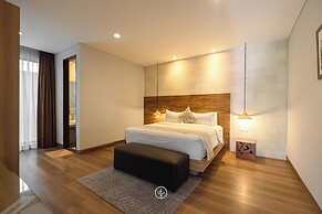 Atsuka Hill View 8BR Vila with Private Heated Pool