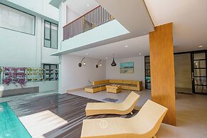 Atsuka Hill View 8BR Vila with Private Heated Pool