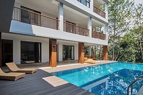 Atsuka Hill View 8BR Vila with Private Heated Pool