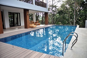 Atsuka Hill View 8BR Vila with Private Heated Pool