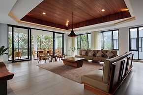 Atsuka Hill View 8BR Vila with Private Heated Pool