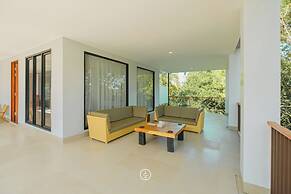 Atsuka Hill View 8BR Vila with Private Heated Pool