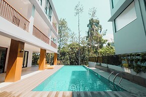 Atsuka Hill View 8BR Vila with Private Heated Pool