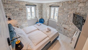 Split Palace Luxury Retreat