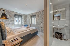 Split Palace Luxury Retreat