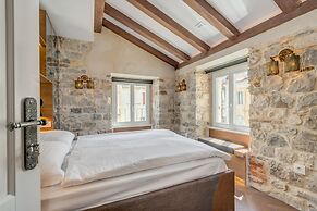 Split Palace Luxury Retreat