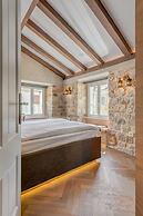 Split Palace Luxury Retreat