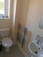 Entire 3 Bedroom House Manchester Free Parking