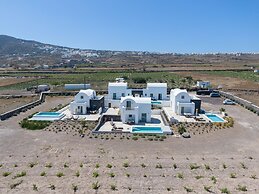 Oia Kissiri - private pool Villas
