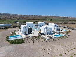 Oia Kissiri - private pool Villas