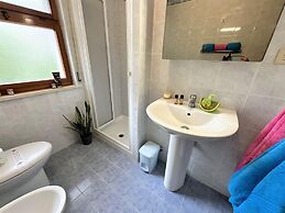 Bright Flat on the Mezzanine Floor - Beahost