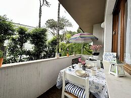 Bright Flat on the Mezzanine Floor - Beahost