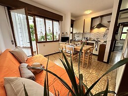 Bright Flat on the Mezzanine Floor - Beahost