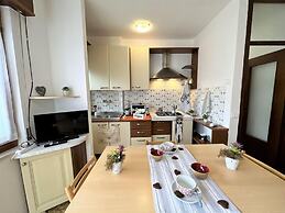 Bright Flat on the Mezzanine Floor - Beahost