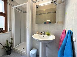 Bright Flat on the Mezzanine Floor - Beahost