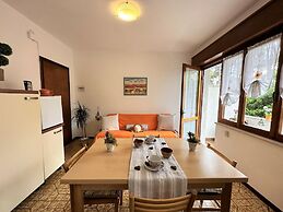 Bright Flat on the Mezzanine Floor - Beahost