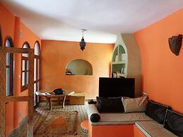 Double Bedroom and Spacious Garden With Swimming Pool