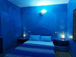 Double Bedroom and Spacious Garden With Swimming Pool