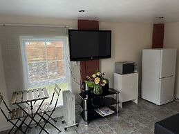 A Furnished Ensuite Apartment for Rent in Patchway