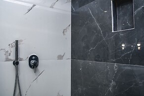 Dionisos Luxury Suites