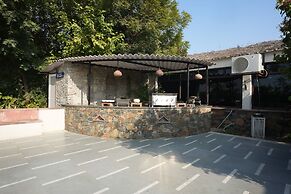 Astroport Sariska Treetop by Eight Continents