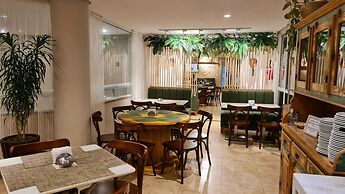 Atlantic Palace Family inn