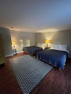 Brookside Hideaway, Brook Road Inn
