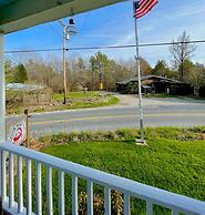 Brookside Hideaway, Brook Road Inn