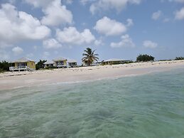 Harrys Cottages Cottage 5 Right on the Pink Sand