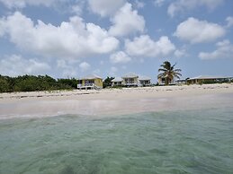 Harrys Cottages Cottage 5 Right on the Pink Sand