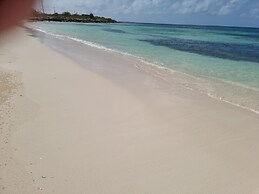 Captivating 1-bed Cottage in Codrington