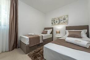 Sunset apartment with private pool and jacuzzi