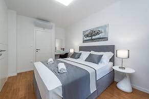 Sunset apartment with private pool and jacuzzi