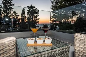 Sunset apartment with private pool and jacuzzi