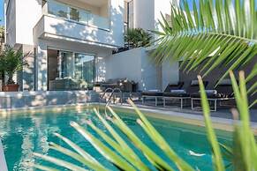 Sunset apartment with private pool and jacuzzi