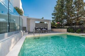 Sunset apartment with private pool and jacuzzi