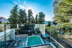 Sunset apartment with private pool and jacuzzi