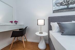 Sunset apartment with private pool and jacuzzi