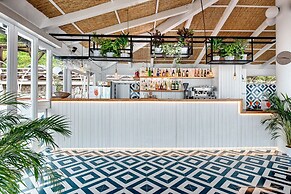 Blue-wave Experience Resort