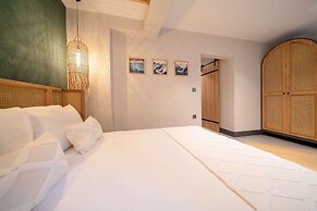 Reddoors Suites Sea View