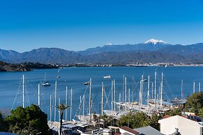 Reddoors Suites Sea View