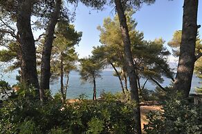 Spacious Modern Apt. With big Patio and sea View