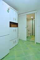 Spacious Modern Apt. With big Patio and sea View