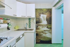 Spacious Modern Apt. With big Patio and sea View