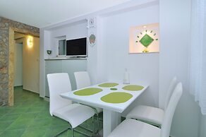 Spacious Modern Apt. With big Patio and sea View