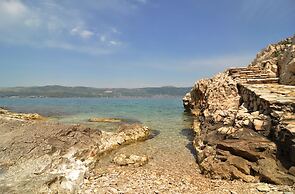 Spacious Modern Apt. With big Patio and sea View