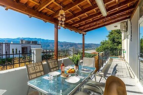 Superior Apartment - Overlooking Chania-with Pool