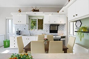 Superior Apartment - Overlooking Chania-with Pool